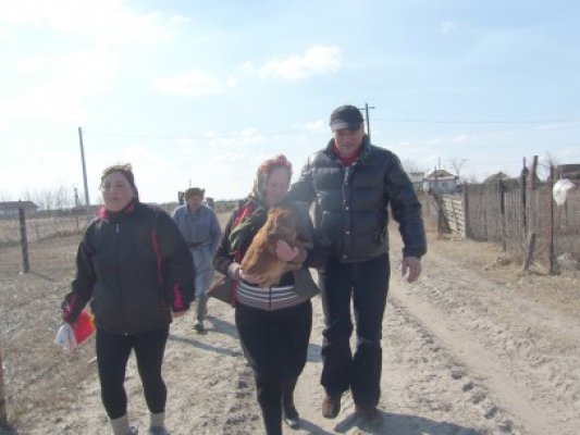 Localnicii din Caraorman vând peştele cu 1,5 şi cumpără apa cu 6 lei